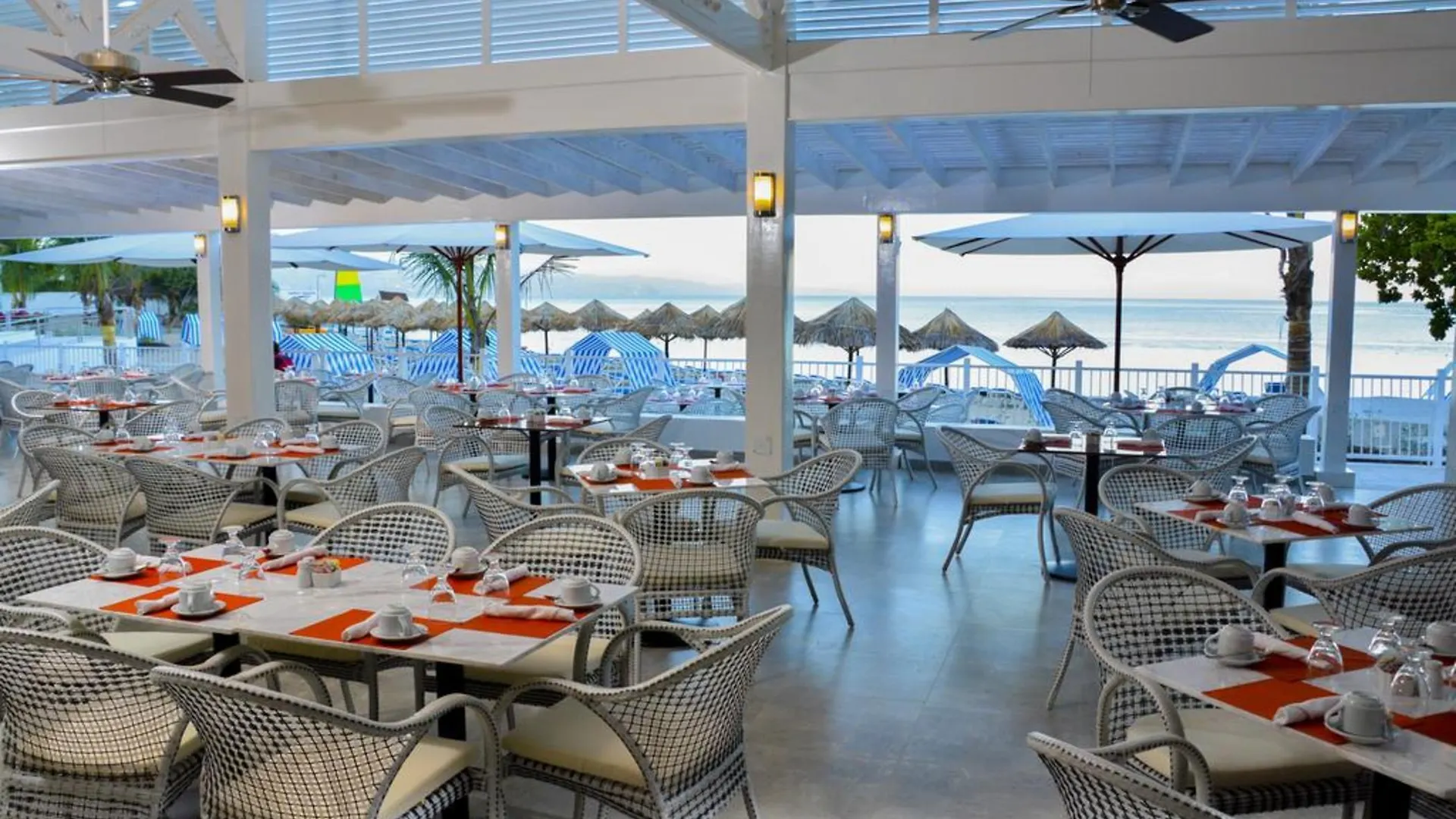 Grand Decameron Montego Beach, A Trademark All-Inclusive Resort Бухта Монтего