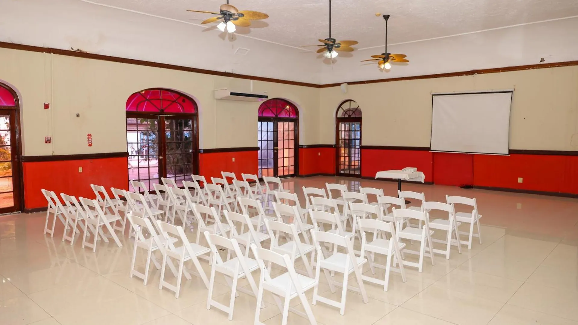 Grand Decameron Montego Beach, A Trademark All-Inclusive Resort Бухта Монтего Ямайка