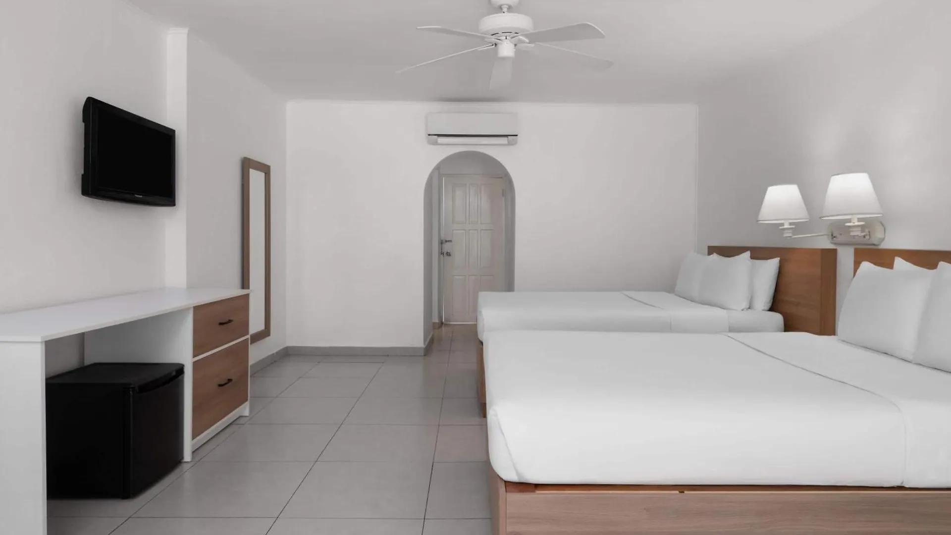 Grand Decameron Montego Beach, A Trademark All-Inclusive Resort Бухта Монтего
