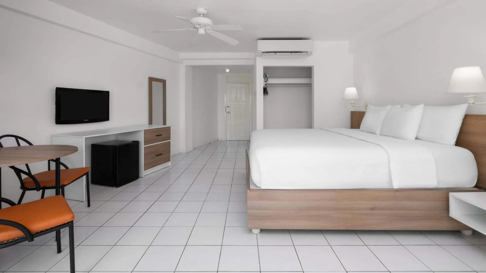 Grand Decameron Montego Beach, A Trademark All-Inclusive Resort Бухта Монтего