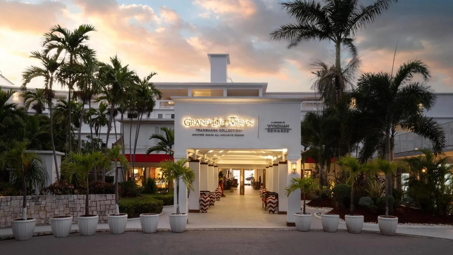 Grand Decameron Montego Beach, A Trademark All-Inclusive Resort Бухта Монтего