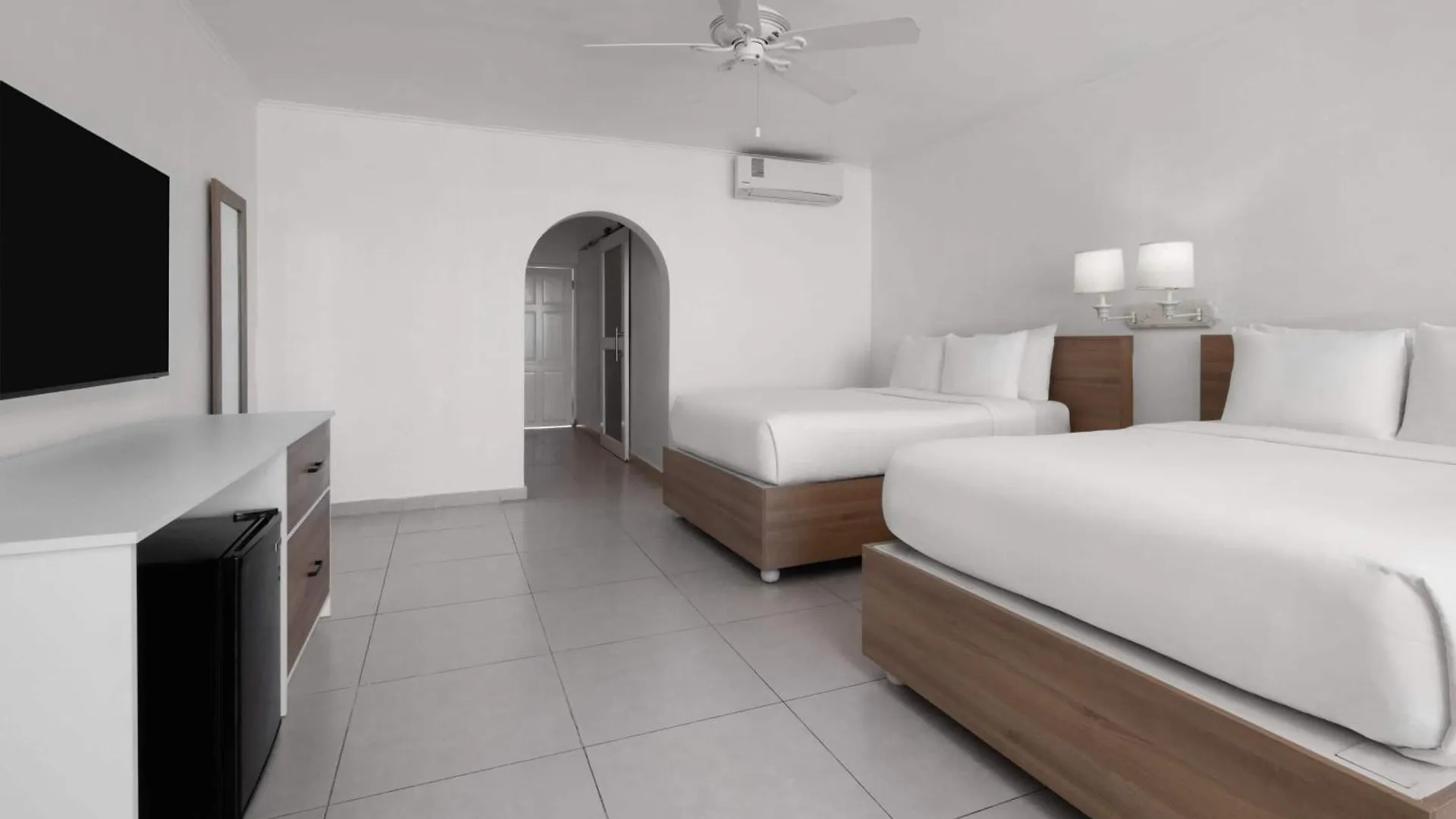 Grand Decameron Montego Beach, A Trademark All-Inclusive Resort Бухта Монтего 3*,  Ямайка