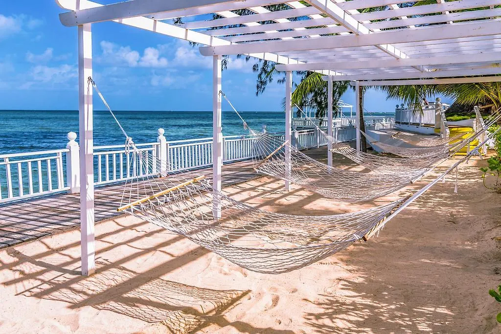 Grand Decameron Montego Beach, A Trademark All-Inclusive Resort Бухта Монтего Ямайка